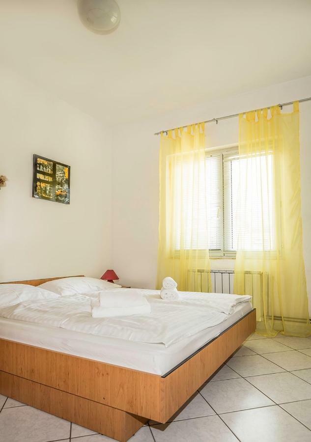 Apartments Tepavac Novi Vinodolski Exteriör bild